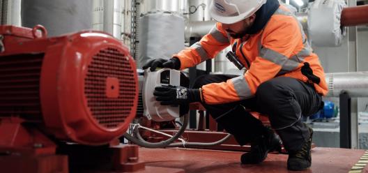 Ouvrier dans la chaufferie ©ENGIE